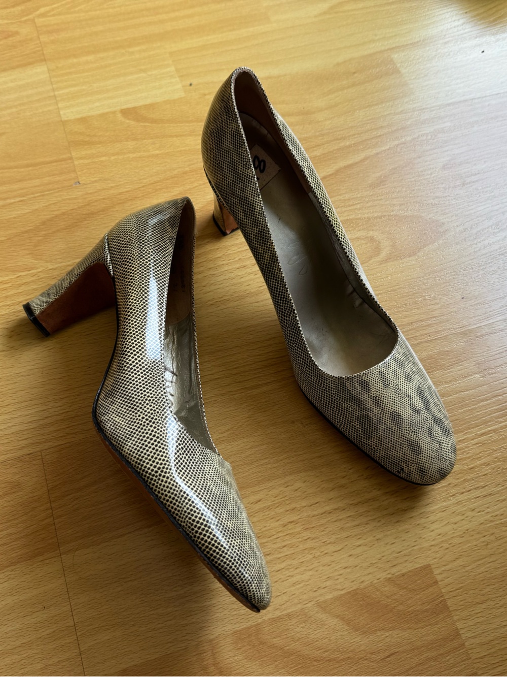 Vintage Andrew Geller brown & yellowish fake snakeskin print heels